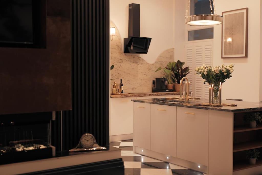 The Vault Luxury Apartment *